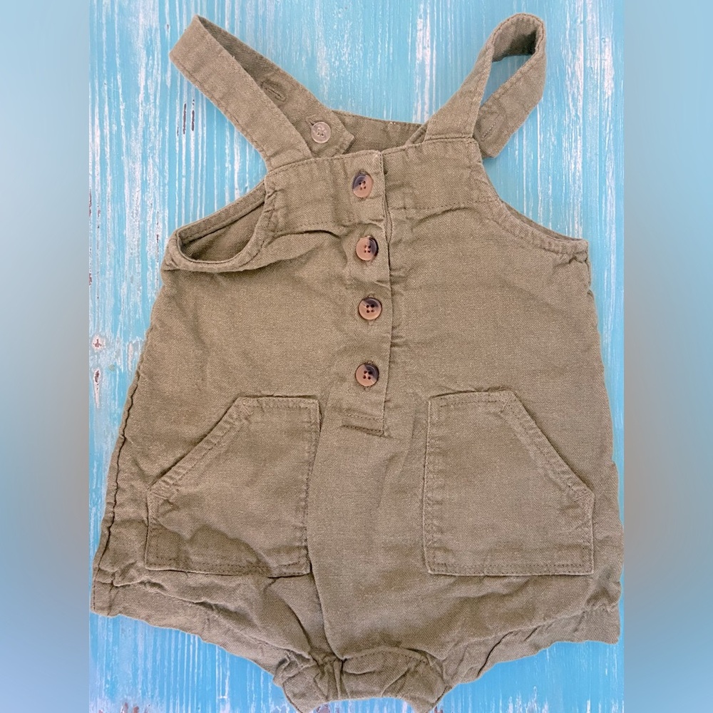 Old Navy Baby Romper Size 3-6 Months